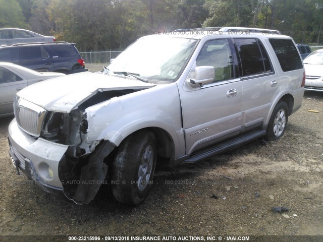 5LMFU27R53LJ17048 - 2003 LINCOLN NAVIGATOR Srebrny zdjęcie 2