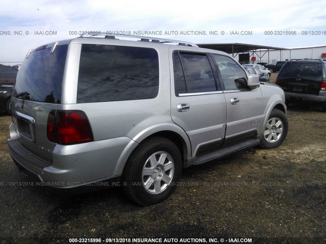 5LMFU27R53LJ17048 - 2003 LINCOLN NAVIGATOR Srebrny zdjęcie 4