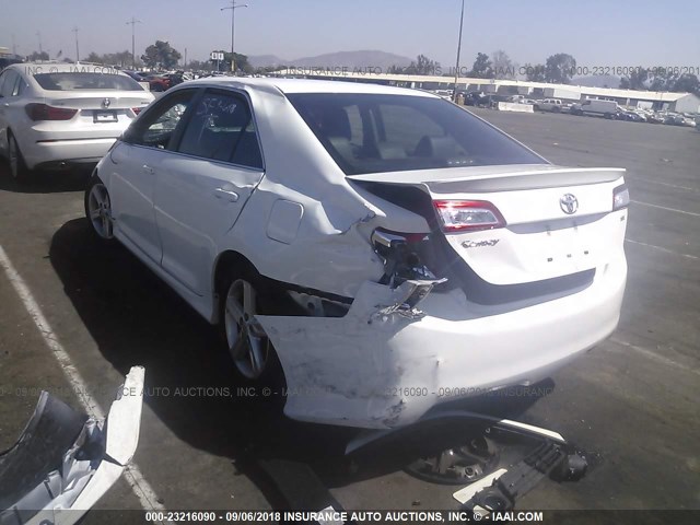 4T1BF1FK2EU744829 - 2014 TOYOTA CAMRY L/SE/LE/XLE Ağ foto 3