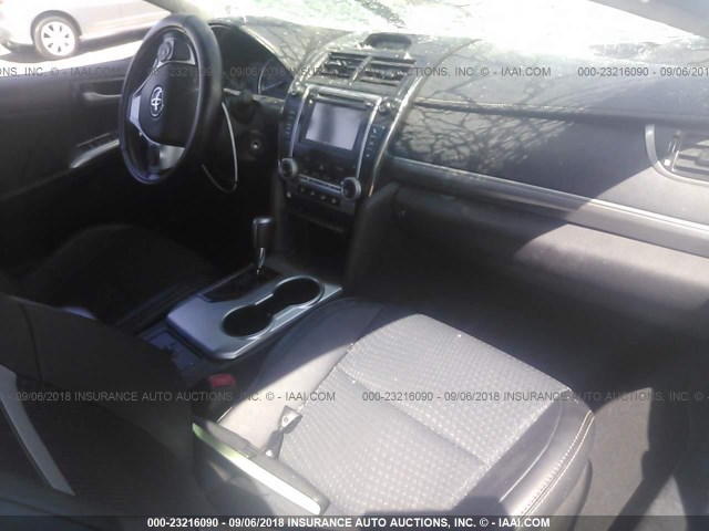 4T1BF1FK2EU744829 - 2014 TOYOTA CAMRY L/SE/LE/XLE Ağ foto 5