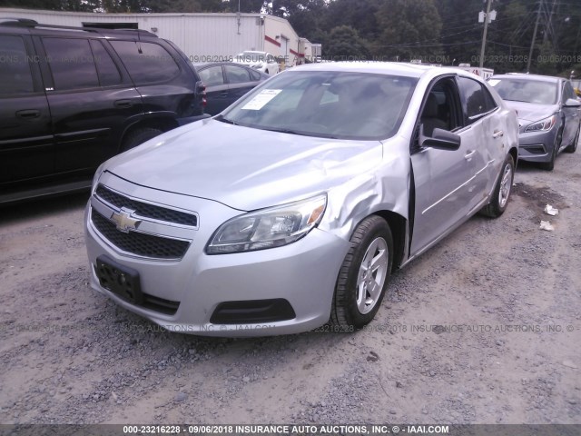 1G11B5SA2DF234377 - 2013 CHEVROLET MALIBU LS ვერცხლისფერი ფოტო 2