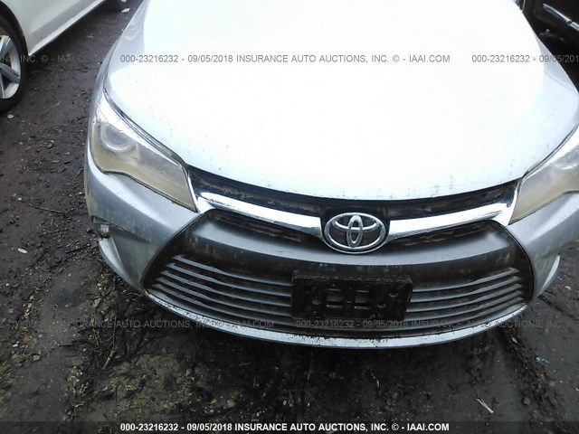 4T1BF1FK5HU438423 - 2017 TOYOTA CAMRY LE/XLE/SE/XSE SILVER photo 6
