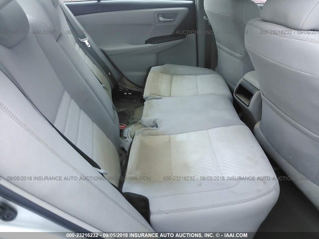 4T1BF1FK5HU438423 - 2017 TOYOTA CAMRY LE/XLE/SE/XSE SILVER photo 8