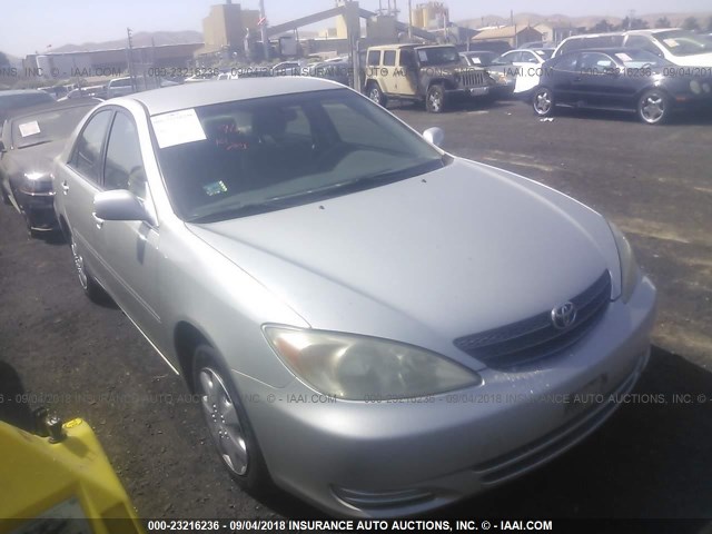 JTDBE32KX20105416 - 2002 TOYOTA CAMRY LE/XLE/SE 银色 照片 1