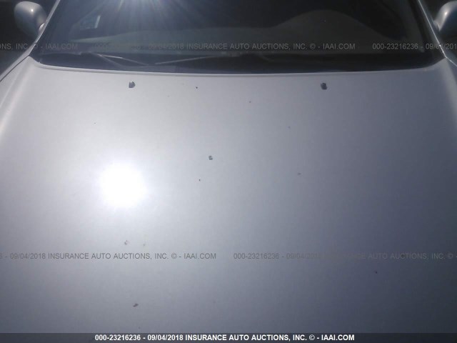 JTDBE32KX20105416 - 2002 TOYOTA CAMRY LE/XLE/SE 银色 照片 6