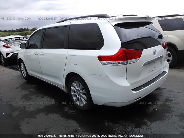 5TDDK3DC7BS028671 - 2011 TOYOTA SIENNA XLE/LIMITED WHITE photo 3