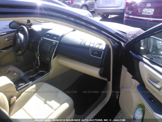 4T4BF1FKXFR457391 - 2015 TOYOTA CAMRY LE/XLE/SE/XSE 黑色 照片 5