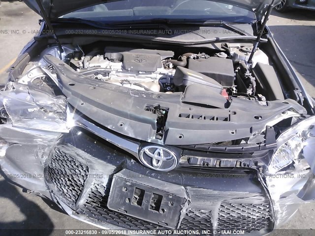 4T1BF1FK8HU303548 - 2017 TOYOTA CAMRY LE/XLE/SE/XSE SILVER photo 10