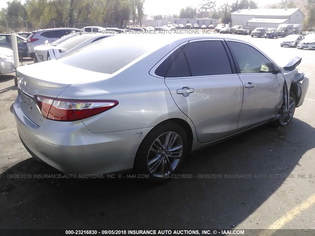 4T1BF1FK8HU303548 - 2017 TOYOTA CAMRY LE/XLE/SE/XSE SILVER photo 4