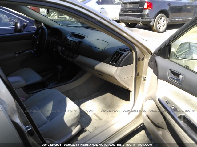 JTDBF32K120082122 - 2002 TOYOTA CAMRY LE/XLE/SE Алтын фото 5