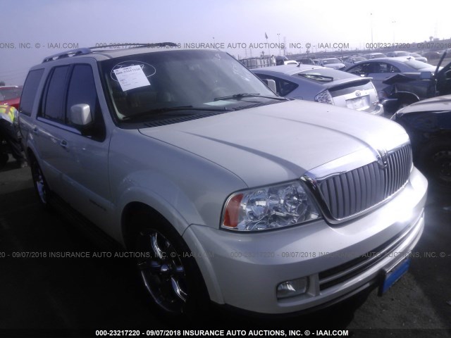5LMFU28585LJ15793 - 2005 LINCOLN NAVIGATOR თეთრი ფოტო 1