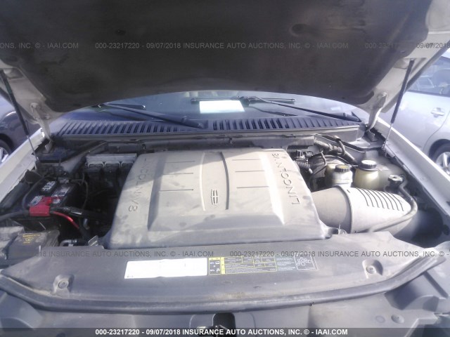 5LMFU28585LJ15793 - 2005 LINCOLN NAVIGATOR თეთრი ფოტო 10