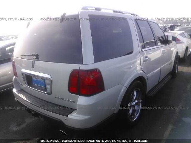 5LMFU28585LJ15793 - 2005 LINCOLN NAVIGATOR თეთრი ფოტო 4