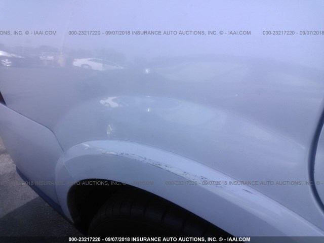 5LMFU28585LJ15793 - 2005 LINCOLN NAVIGATOR თეთრი ფოტო 6