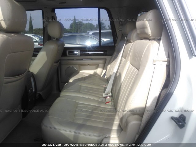 5LMFU28585LJ15793 - 2005 LINCOLN NAVIGATOR თეთრი ფოტო 8