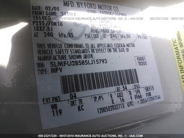 5LMFU28585LJ15793 - 2005 LINCOLN NAVIGATOR თეთრი ფოტო 9