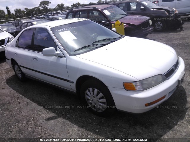 1HGCD5639VA213774 - 1997 HONDA ACCORD LX/EX WHITE photo 1