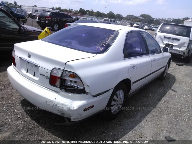 1HGCD5639VA213774 - 1997 HONDA ACCORD LX/EX WHITE photo 4