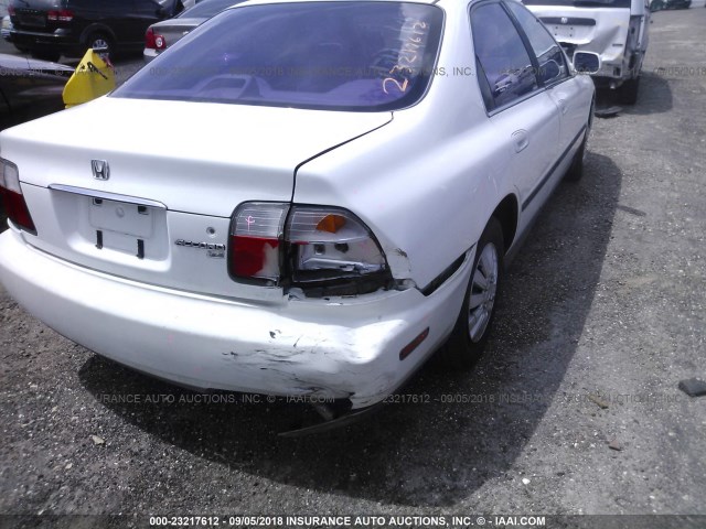 1HGCD5639VA213774 - 1997 HONDA ACCORD LX/EX WHITE photo 6