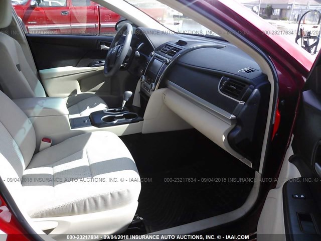 4T4BF1FK2ER371684 - 2014 TOYOTA CAMRY L/SE/LE/XLE 红色 照片 5