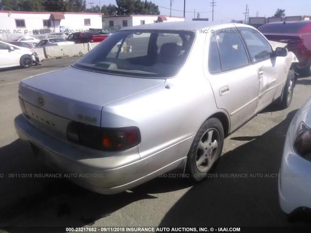 4T1BF12K7TU138834 - 1996 TOYOTA CAMRY LE/XLE/SE Алтын фото 4