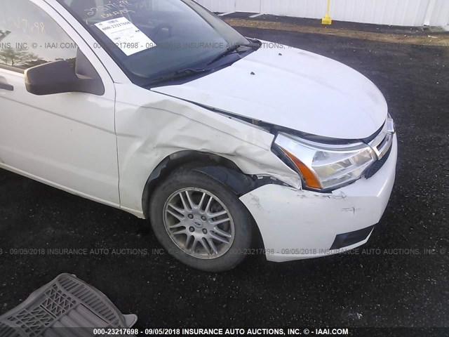 1FAHP3FNXBW146687 - 2011 FORD FOCUS SE WHITE photo 6