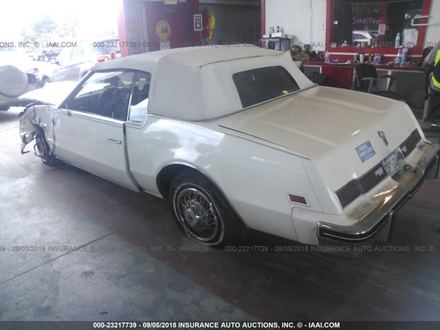 1G3AZ57Y8CE324890 - 1982 OLDSMOBILE TORONADO BROUGHAM WHITE photo 3