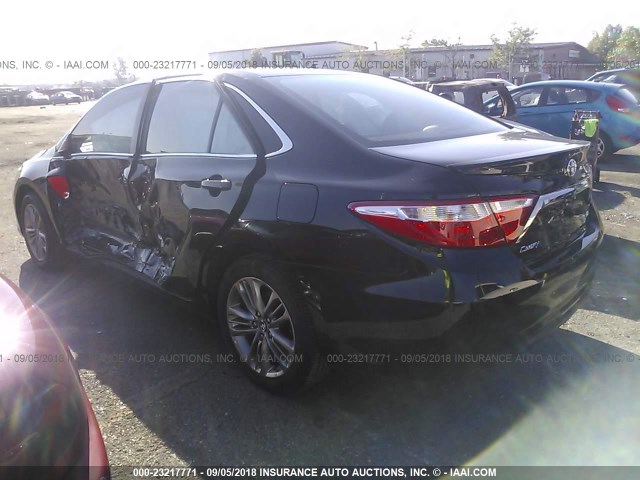 4T1BF1FK9HU703733 - 2017 TOYOTA CAMRY LE/XLE/SE/XSE BLACK photo 3