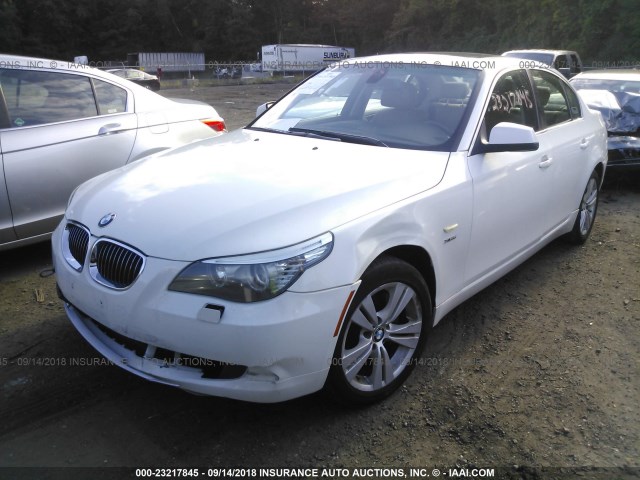 WBANV1C58AC159852 - 2010 BMW 528 XI WHITE photo 2