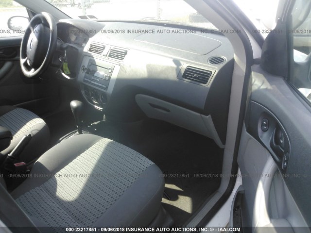 1FAHP34N77W128822 - 2007 FORD FOCUS ZX4/S/SE/SES 白色 照片 5