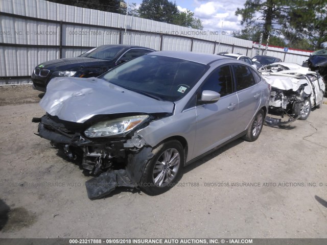 1FAHP3H26CL105849 - 2012 FORD FOCUS SEL SILVER photo 2