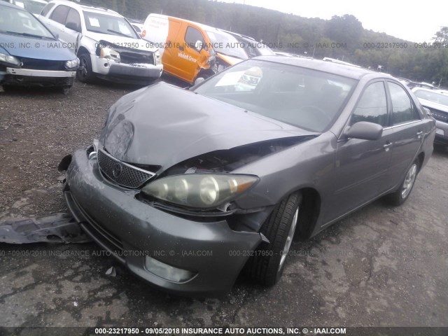 4T1BE32K25U532534 - 2005 TOYOTA CAMRY LE/XLE/SE Сұр фото 2