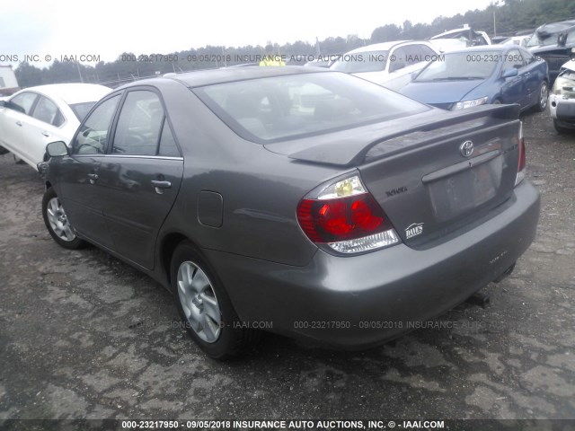 4T1BE32K25U532534 - 2005 TOYOTA CAMRY LE/XLE/SE Сұр фото 3