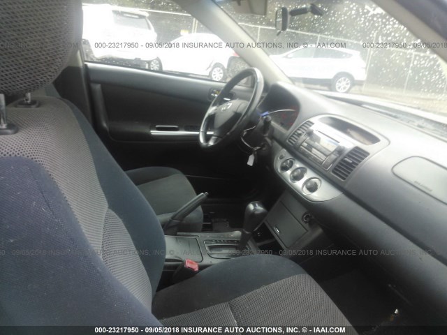4T1BE32K25U532534 - 2005 TOYOTA CAMRY LE/XLE/SE Сұр фото 5