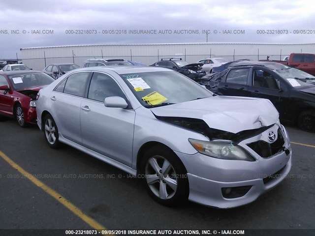 4T1BF3EK6BU214548 - 2011 TOYOTA CAMRY SE/LE/XLE ვერცხლისფერი ფოტო 1