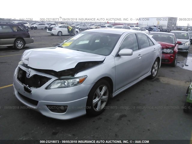 4T1BF3EK6BU214548 - 2011 TOYOTA CAMRY SE/LE/XLE ვერცხლისფერი ფოტო 2