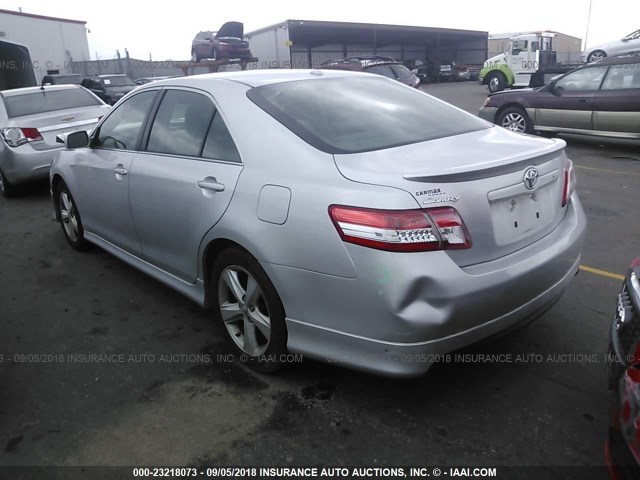 4T1BF3EK6BU214548 - 2011 TOYOTA CAMRY SE/LE/XLE ვერცხლისფერი ფოტო 3