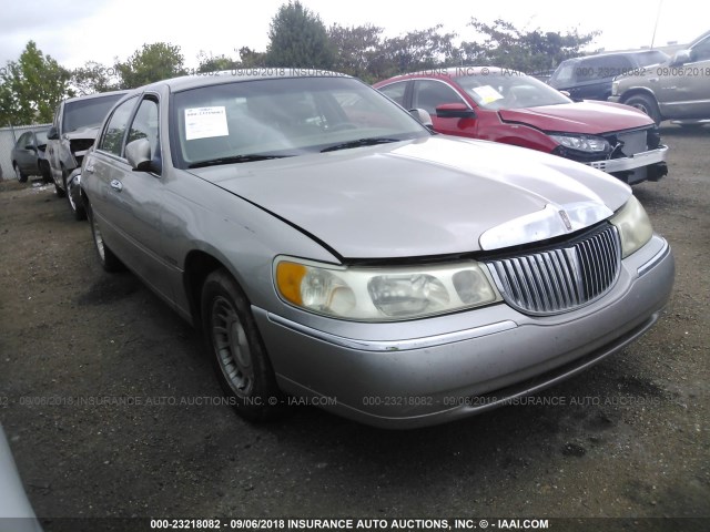 1LNHM81W1YY846042 - 2000 LINCOLN TOWN CAR EXECUTIVE BEIGE photo 1