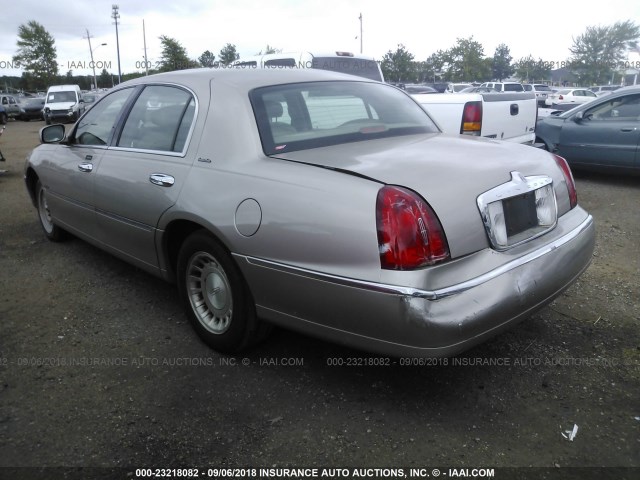 1LNHM81W1YY846042 - 2000 LINCOLN TOWN CAR EXECUTIVE BEIGE photo 3