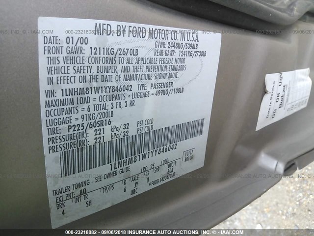 1LNHM81W1YY846042 - 2000 LINCOLN TOWN CAR EXECUTIVE BEIGE photo 9