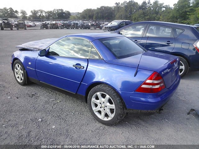 WDBKK47F4WF052837 - 1998 MERCEDES-BENZ SLK 230 KOMPRESSOR BLUE photo 3