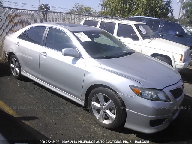 4T1BF3EK4BU211857 - 2011 TOYOTA CAMRY SE/LE/XLE SILVER photo 1