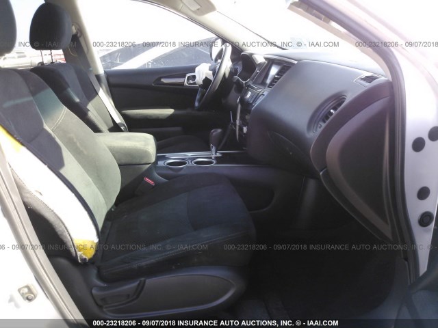 5N1AR2MN5EC671449 - 2014 NISSAN PATHFINDER S/SV/SL/PLATINUM SILVER photo 5