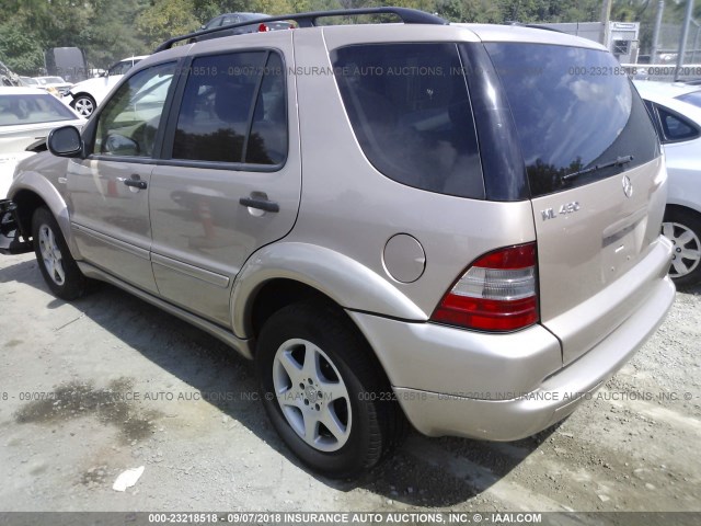 4JGAB72E61A242797 - 2001 MERCEDES-BENZ ML 430 金色 照片 3
