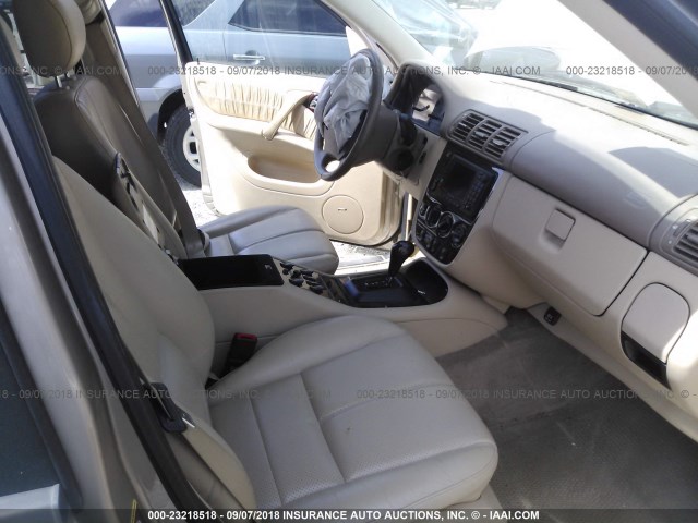 4JGAB72E61A242797 - 2001 MERCEDES-BENZ ML 430 金色 照片 5