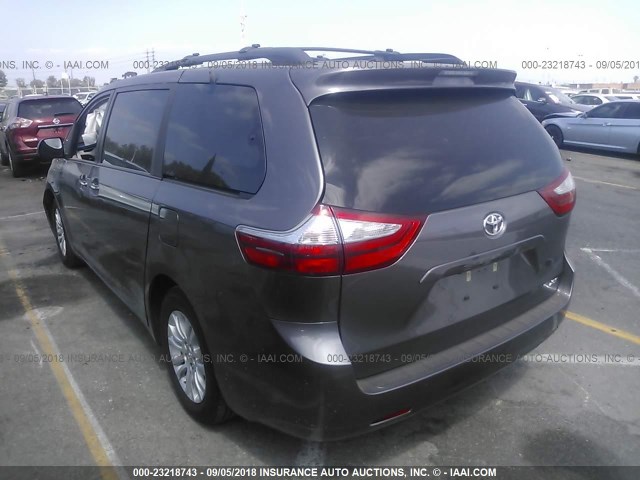 5TDYZ3DC9HS875066 - 2017 TOYOTA SIENNA XLE/LIMITED GRAY photo 3