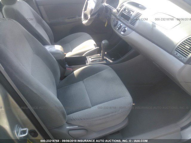 4T1BE30K73U719042 - 2003 TOYOTA CAMRY LE/XLE/SE Алтын фото 5