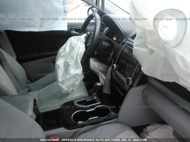 4T4BF1FK1CR196647 - 2012 TOYOTA CAMRY SE/LE/XLE 银色 照片 5