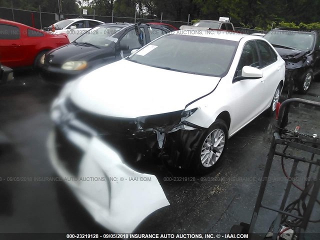 4T1BF1FKXGU228110 - 2016 TOYOTA CAMRY LE/XLE/SE/XSE 白色 照片 2