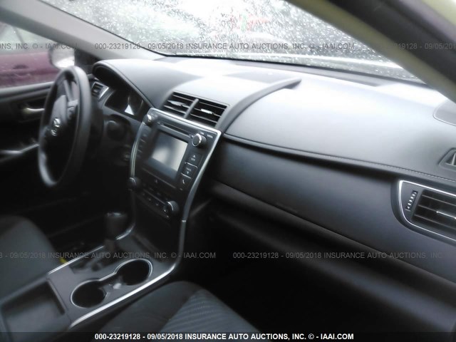 4T1BF1FKXGU228110 - 2016 TOYOTA CAMRY LE/XLE/SE/XSE 白色 照片 5